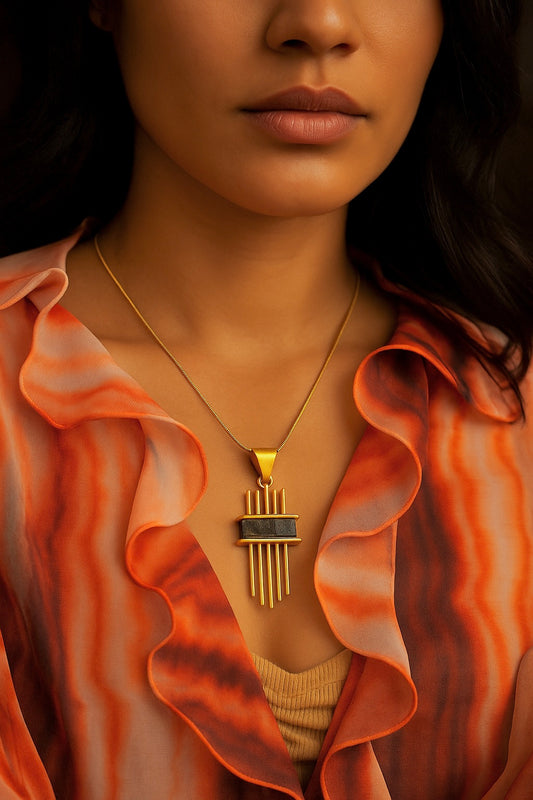 Lithara – Raw Labradorite Necklace