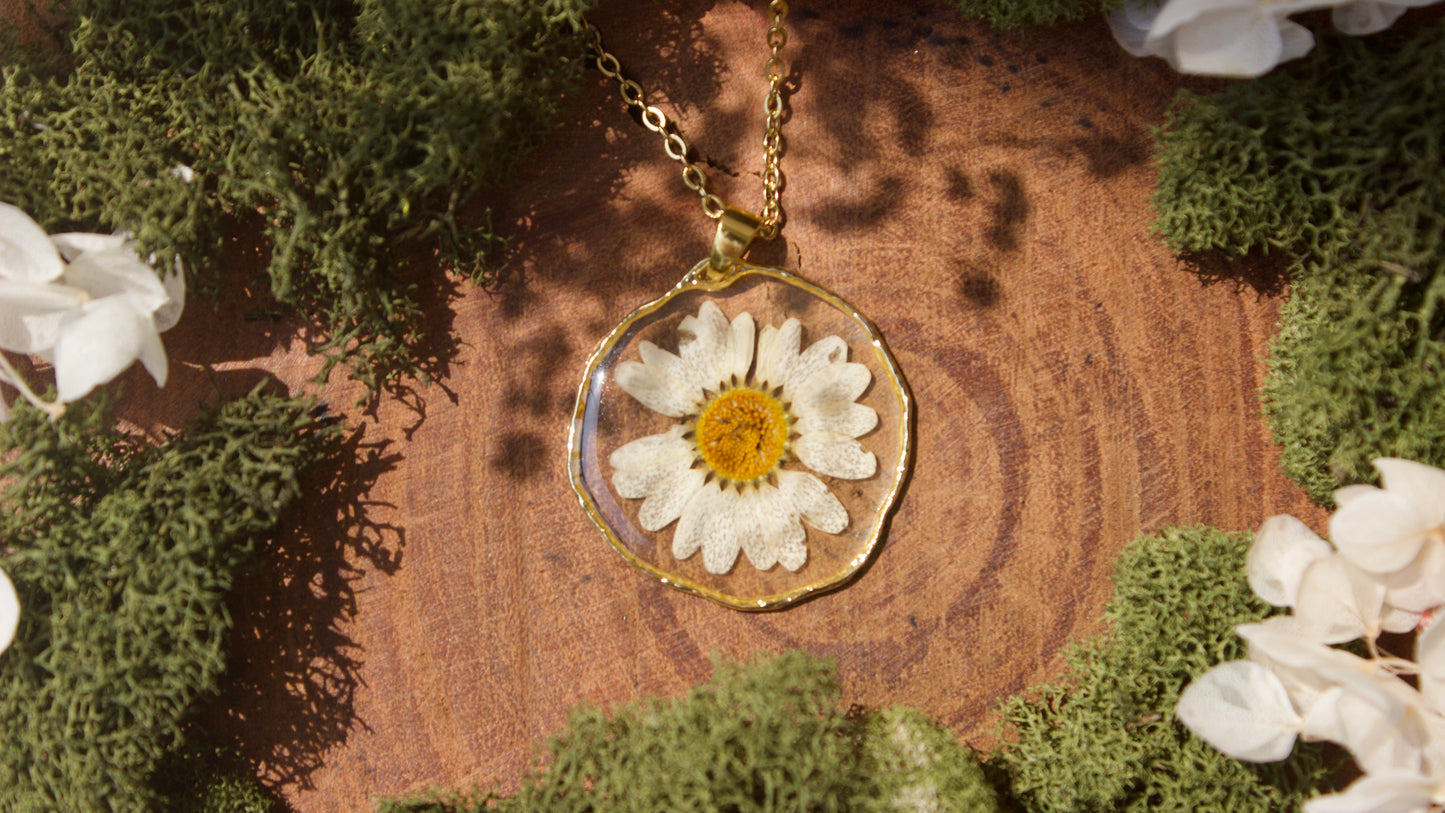 Daisy asymmetry necklace