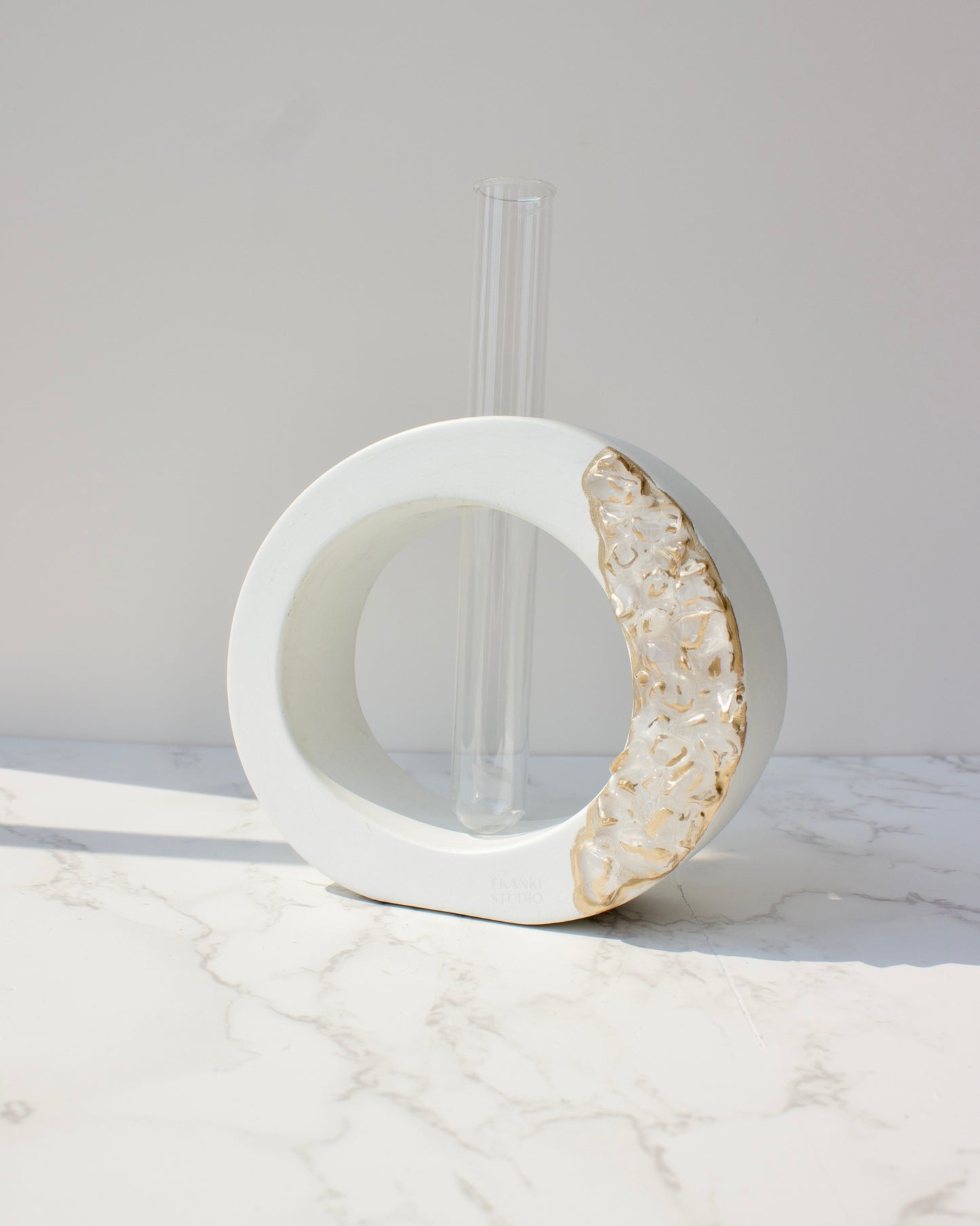 Orbit tube vase