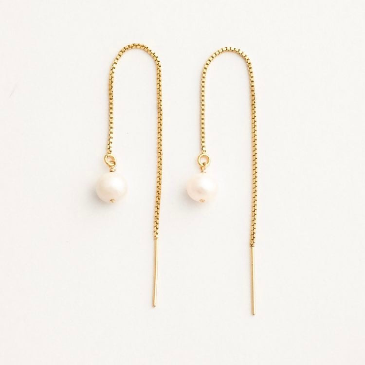 Classic pearl thread earring