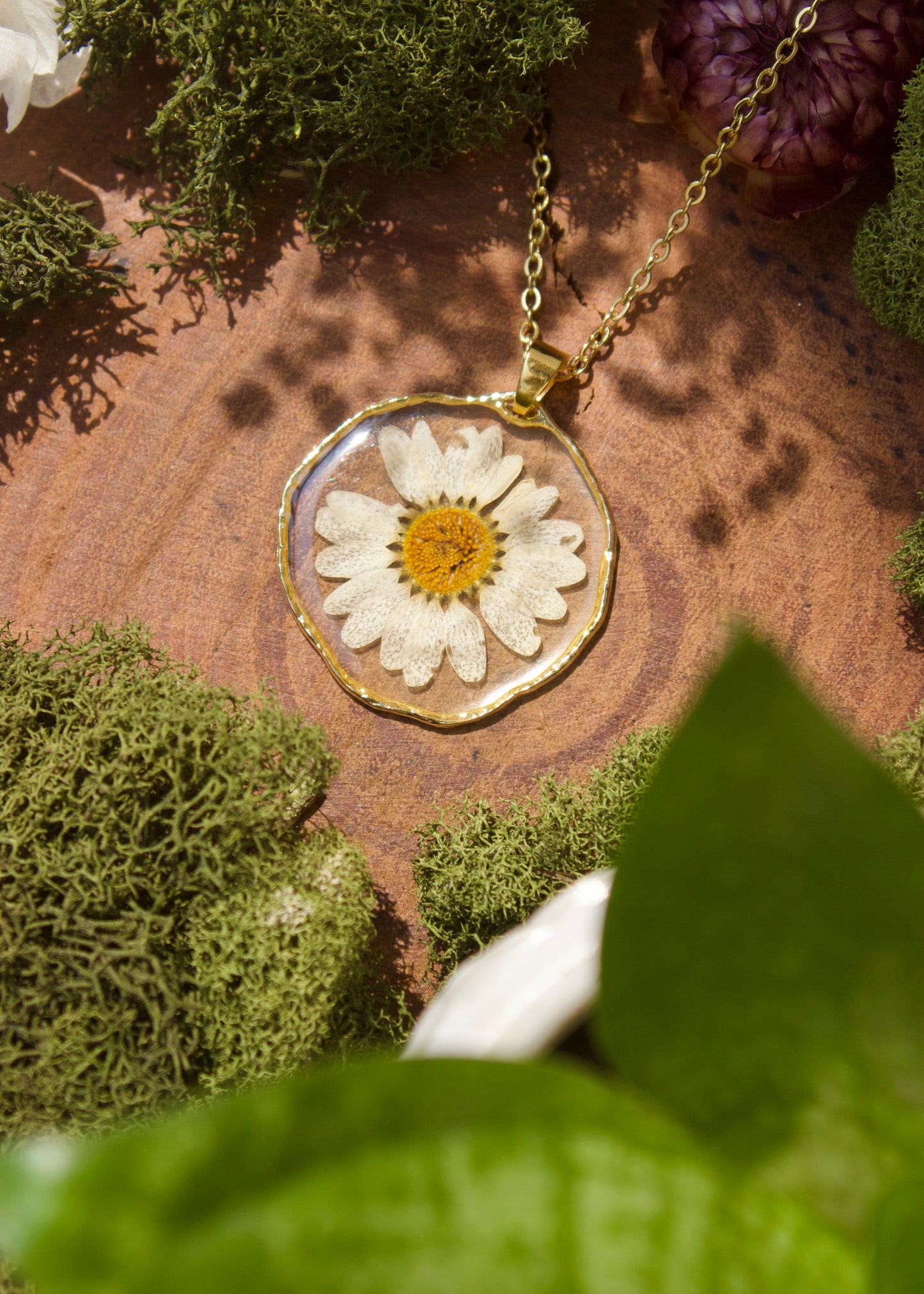 Daisy asymmetry necklace